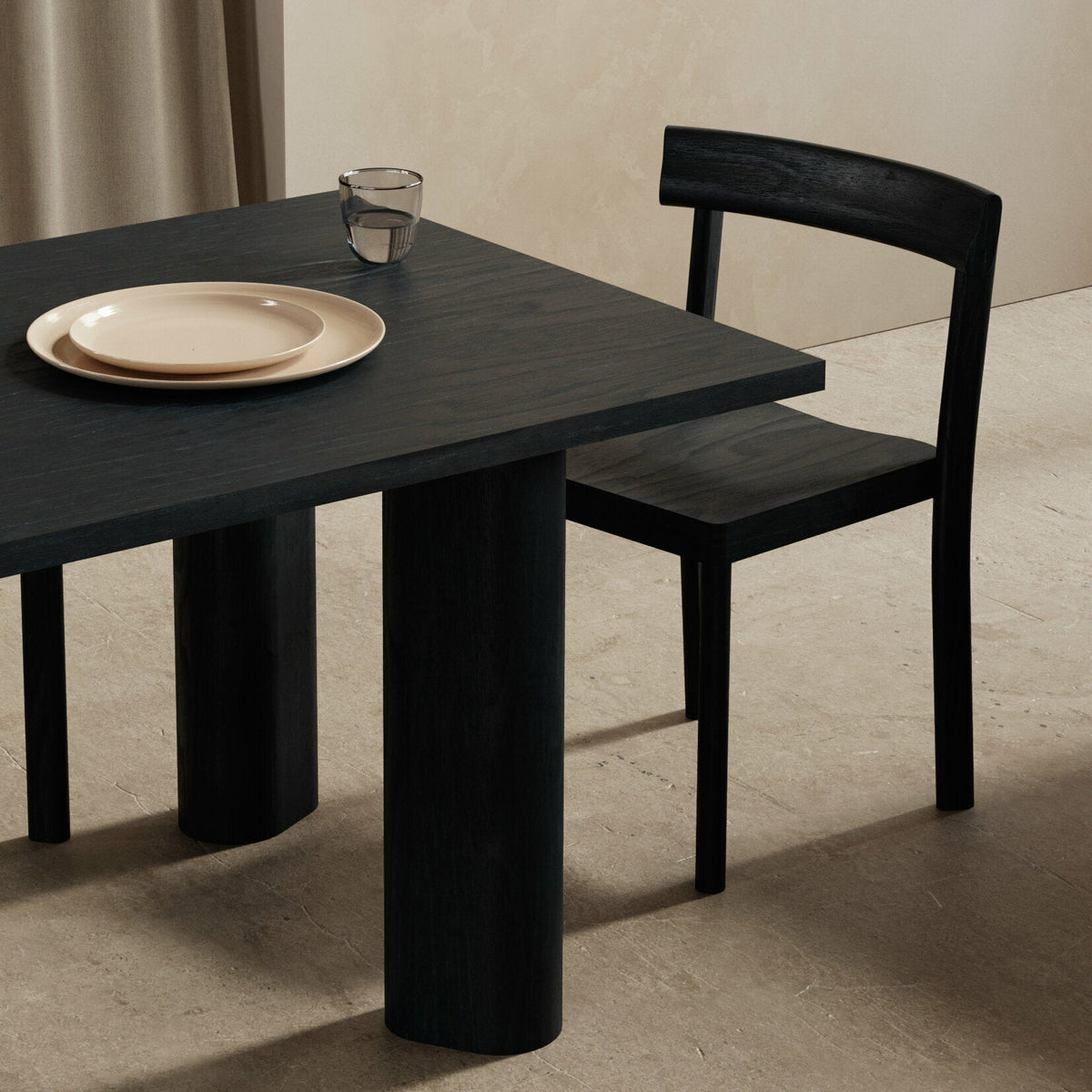Table à manger en bois de chêne noire Galta Forte 240 - Kann Design - The Cool Republic