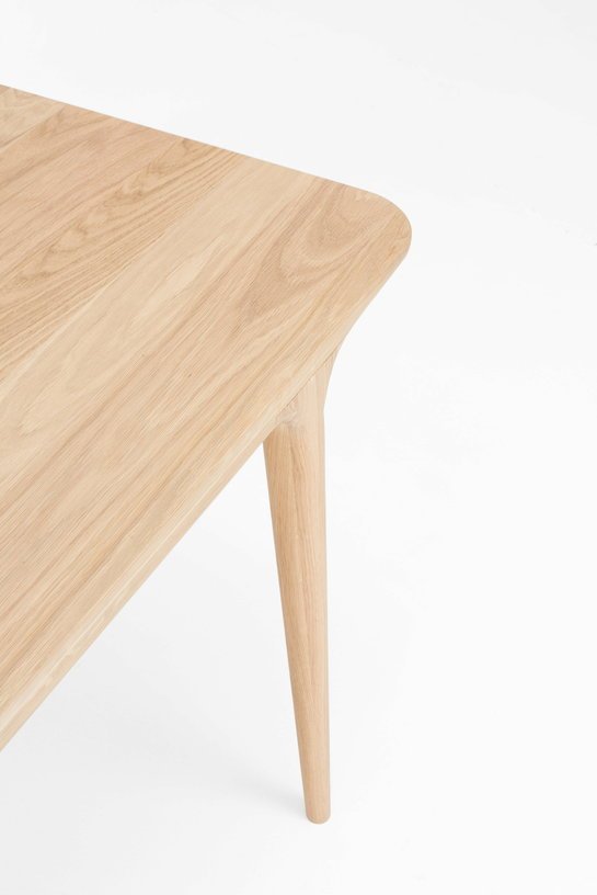 Table à manger en chêne 200 x 90 cm Fawn - Gazzda - The Cool Republic