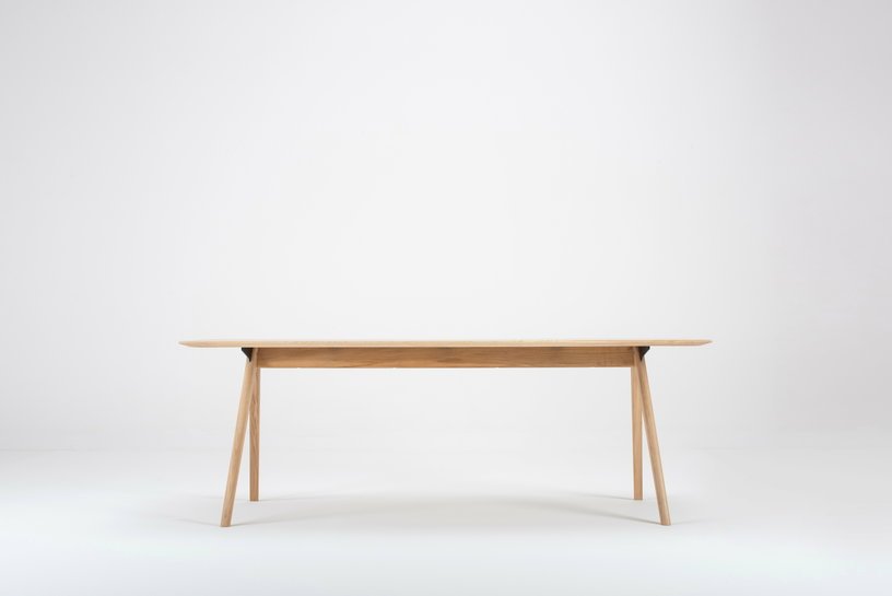 Table à manger en chêne 220 x 90 cm Ava - Gazzda - The Cool Republic