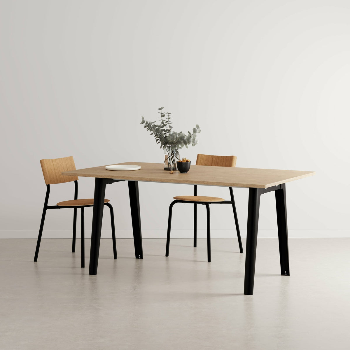 Eco-certified oak dining table 160 x 95 cm black legs New Modern - Tiptoe - The Cool Republic