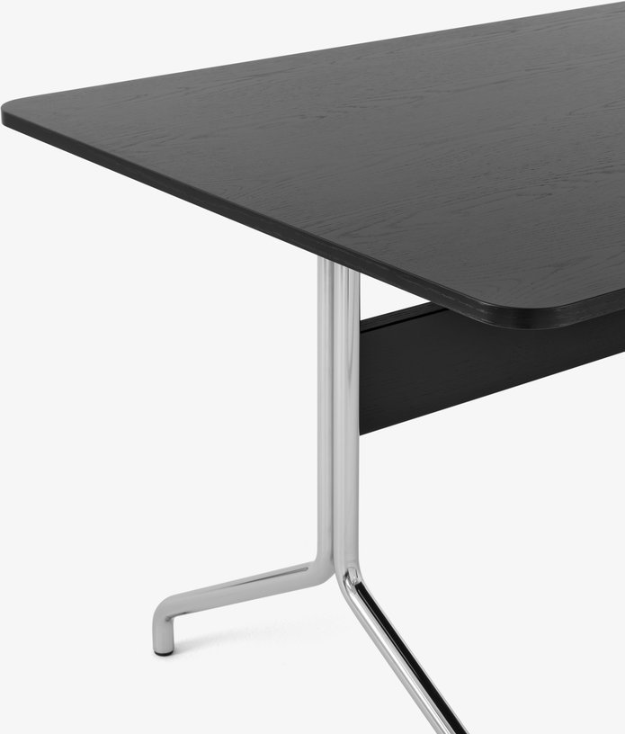 Table à manger en chêne noir et chrome 250x110 cm Pavilion AV24 - &tradition - The Cool Republic