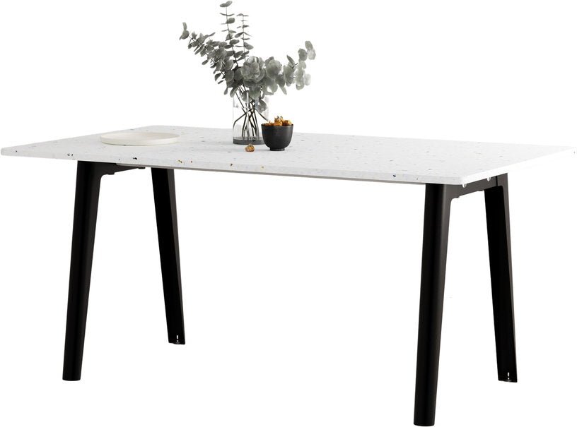 Table à manger en plastique recyclé blanc 160 x 95 cm piètements noirs New Modern - Tiptoe - The Cool Republic