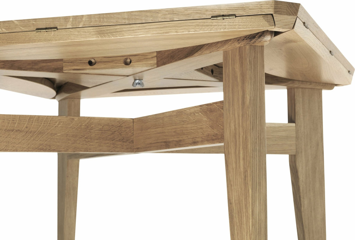 Table à manger extensible en chêne B-Table - Gubi - The Cool Republic