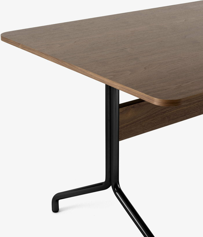 Table à manger minimaliste en noyer et métal noir 160x90 cm Pavilion AV18 - &tradition - The Cool Republic
