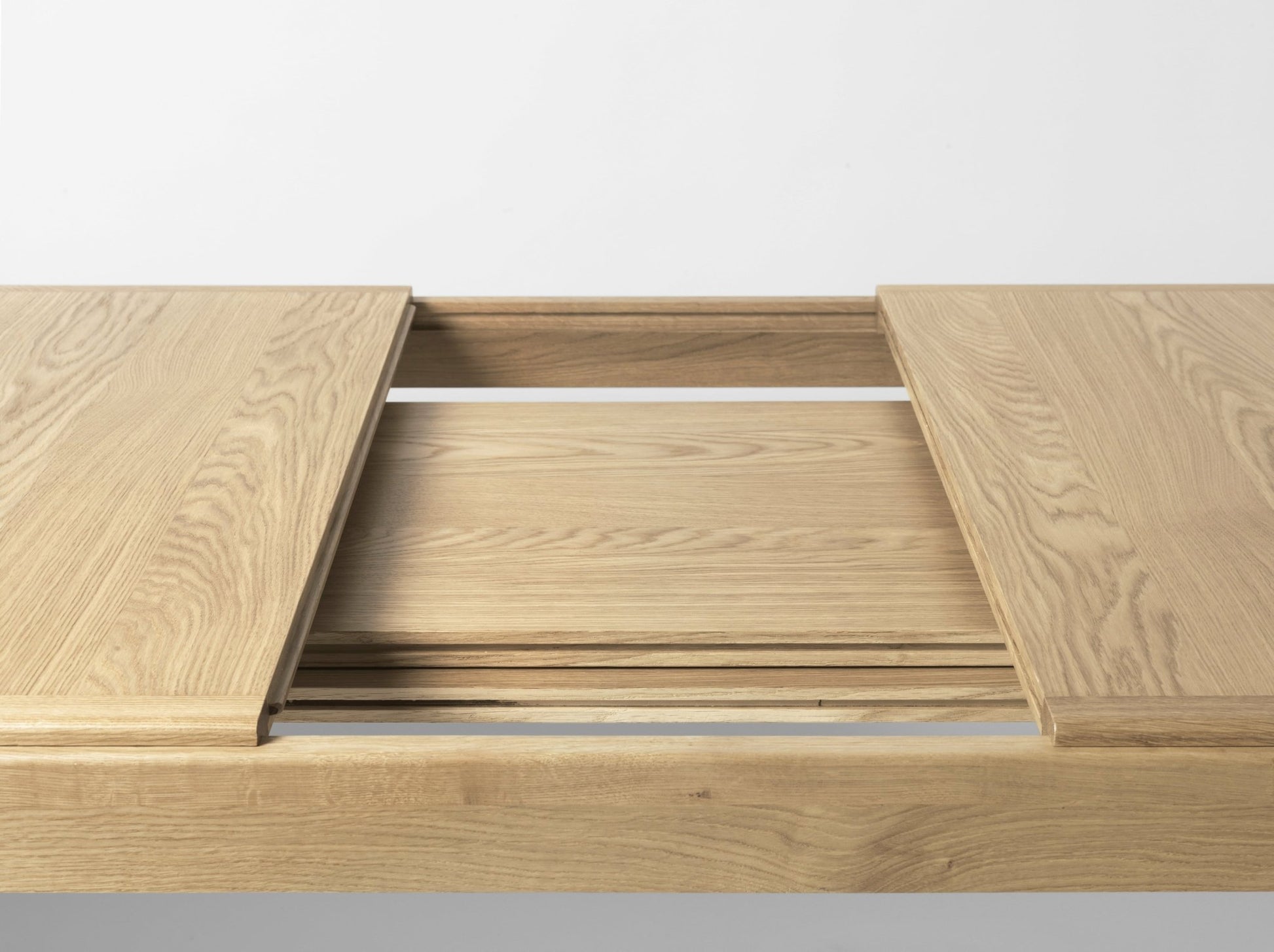 Table à manger rectangulaire en chêne extensible S-Table - Gubi - The Cool Republic