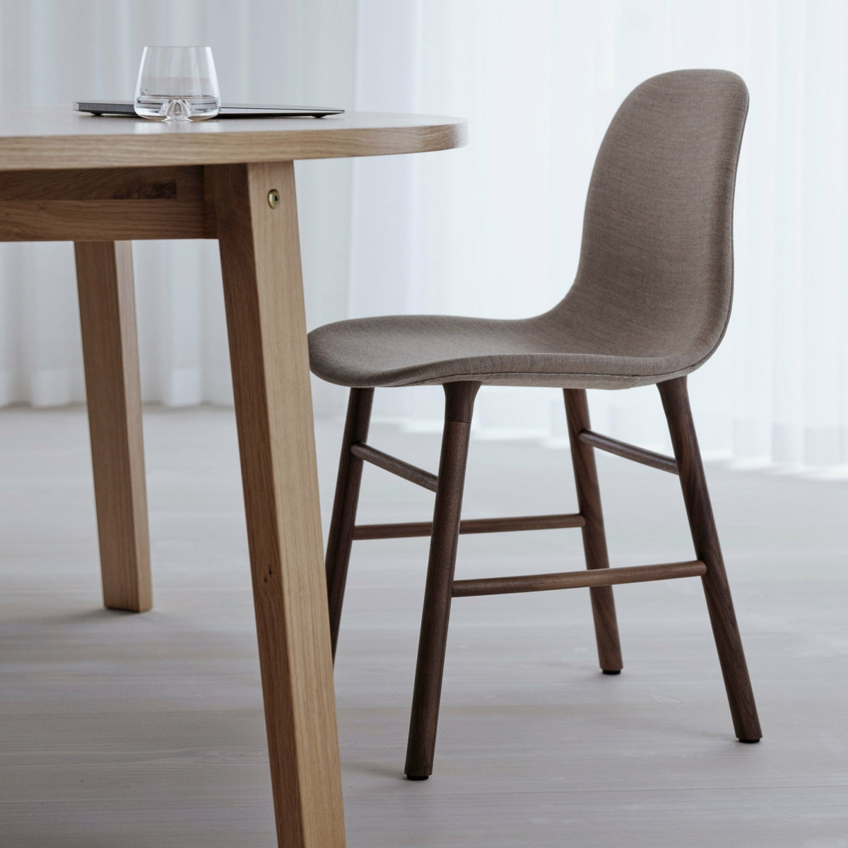 Table à manger ronde en chêne naturel 200 cm Slice Oak - Normann Copenhagen - The Cool Republic