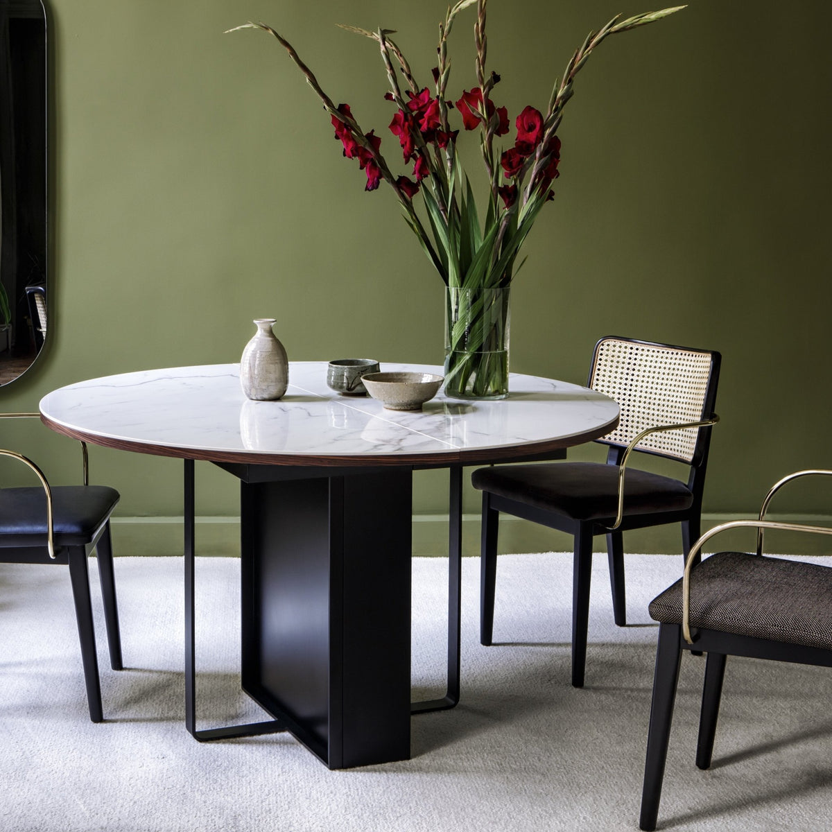 Table à manger ronde en marbre statuario 130 cm Felice - RED Edition - The Cool Republic