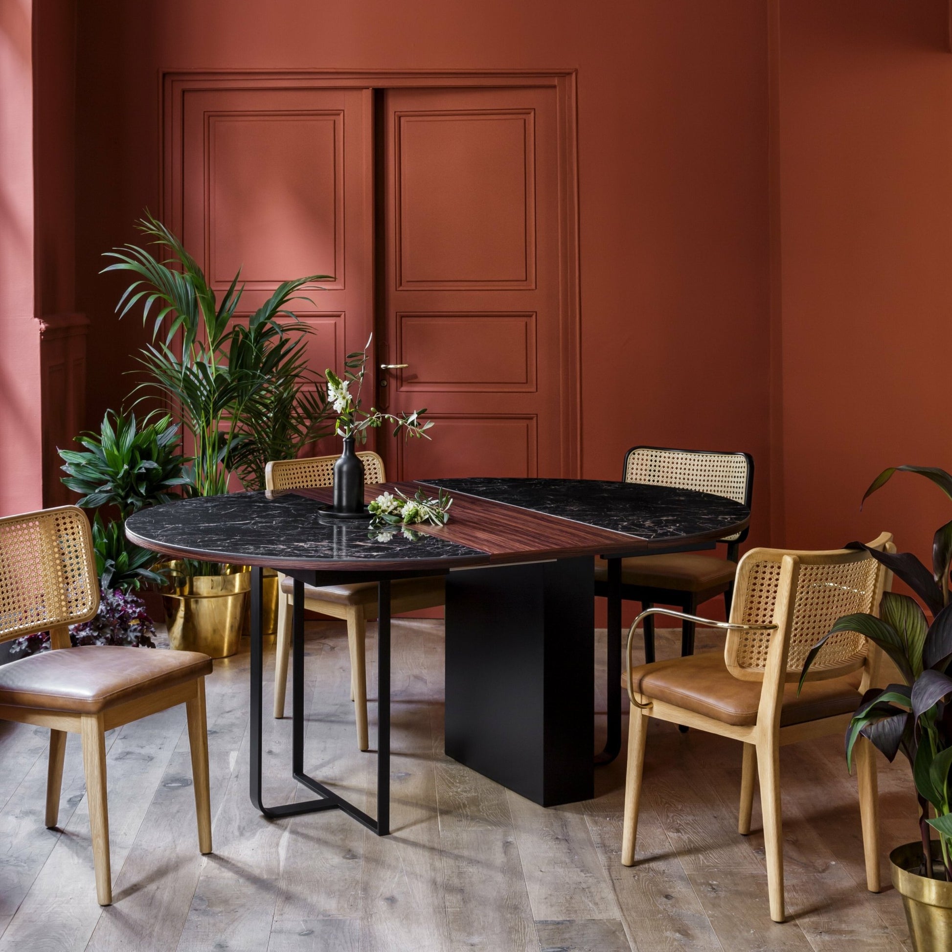 Table à rallonge en céramique Saint Laurent 130 cm Felice - RED Edition - The Cool Republic