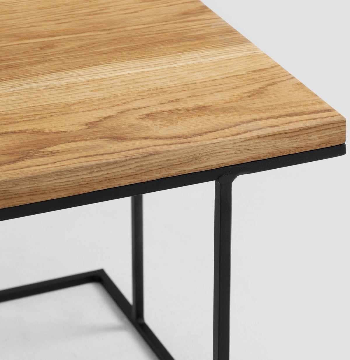 Table basse carré en métal chêne massif Walt - Custom Form - The Cool Republic