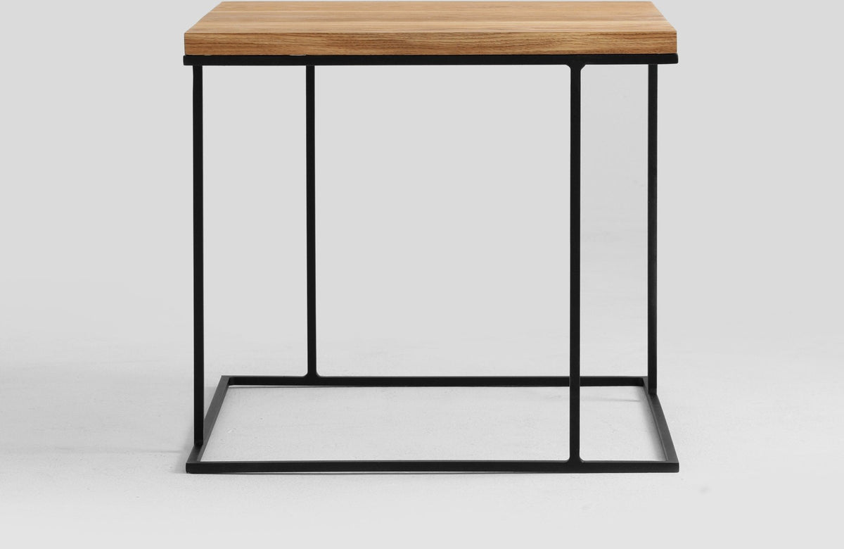 Table basse carré en métal chêne massif Walt - Custom Form - The Cool Republic