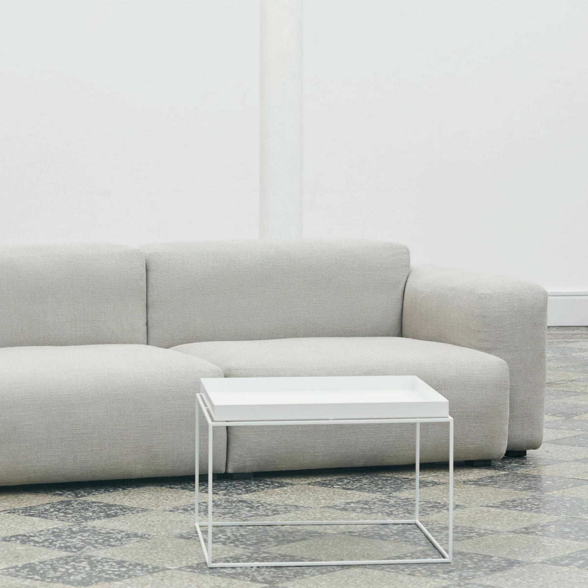Table basse carrée en métal blanc 60 x 60 x 39 cm Tray - HAY - The Cool Republic