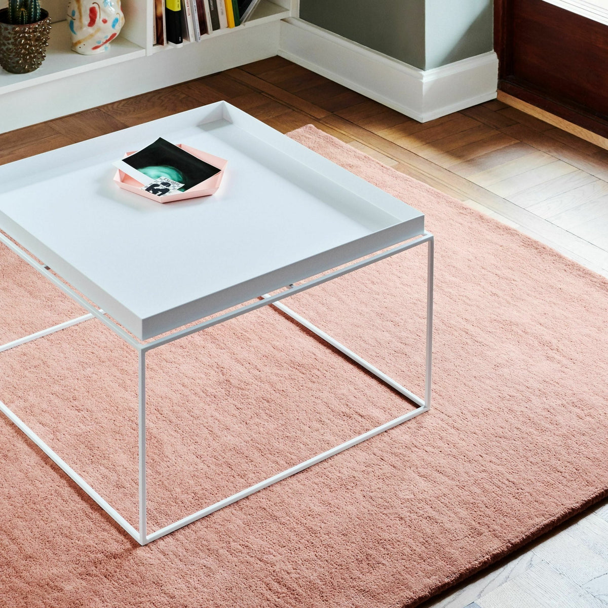 Table basse carrée en métal blanc 60 x 60 x 39 cm Tray - HAY - The Cool Republic