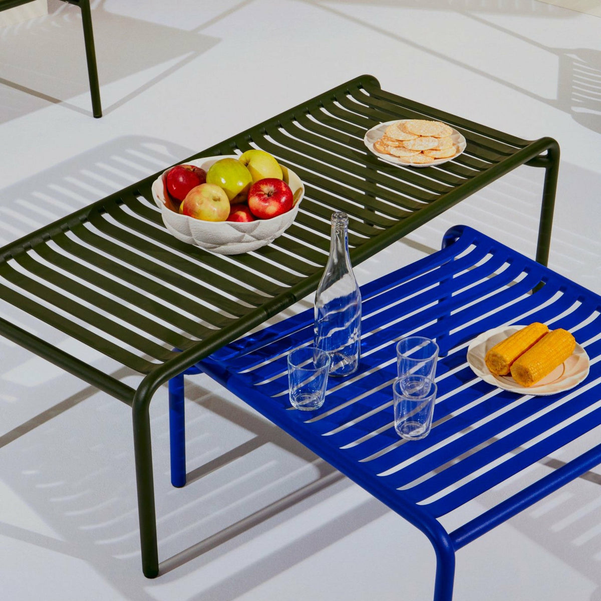 Table basse de jardin blanche 127 cm Week end - Petite friture - The Cool Republic