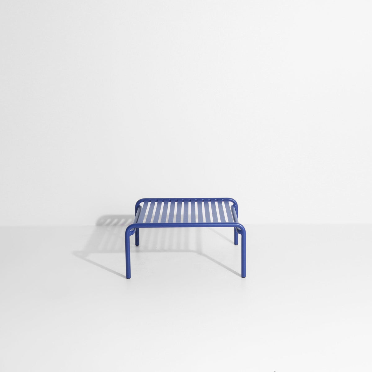 Table basse de jardin bleue Week-End - Petite Friture - The Cool Republic