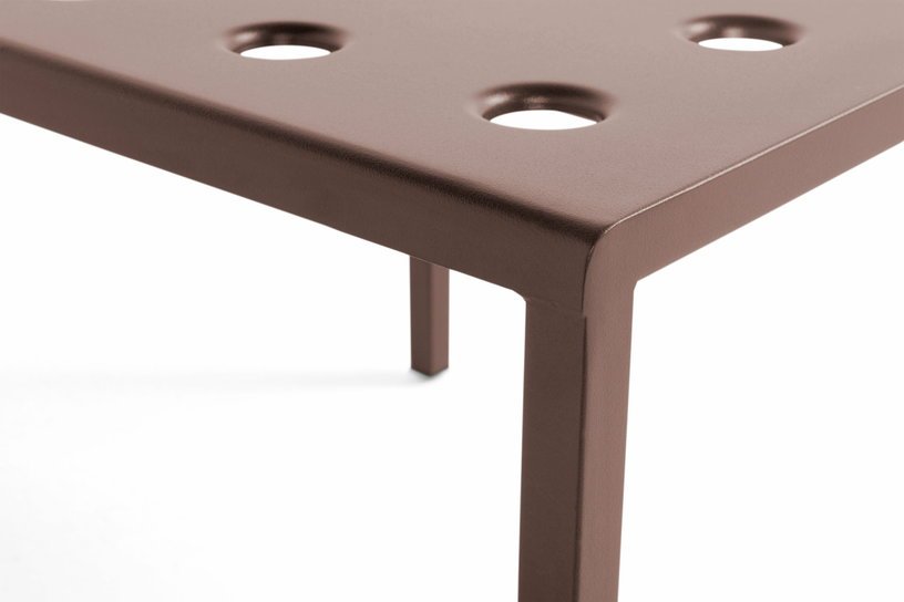 Table basse de jardin carrée en acier rouge Balcony - HAY - The Cool Republic