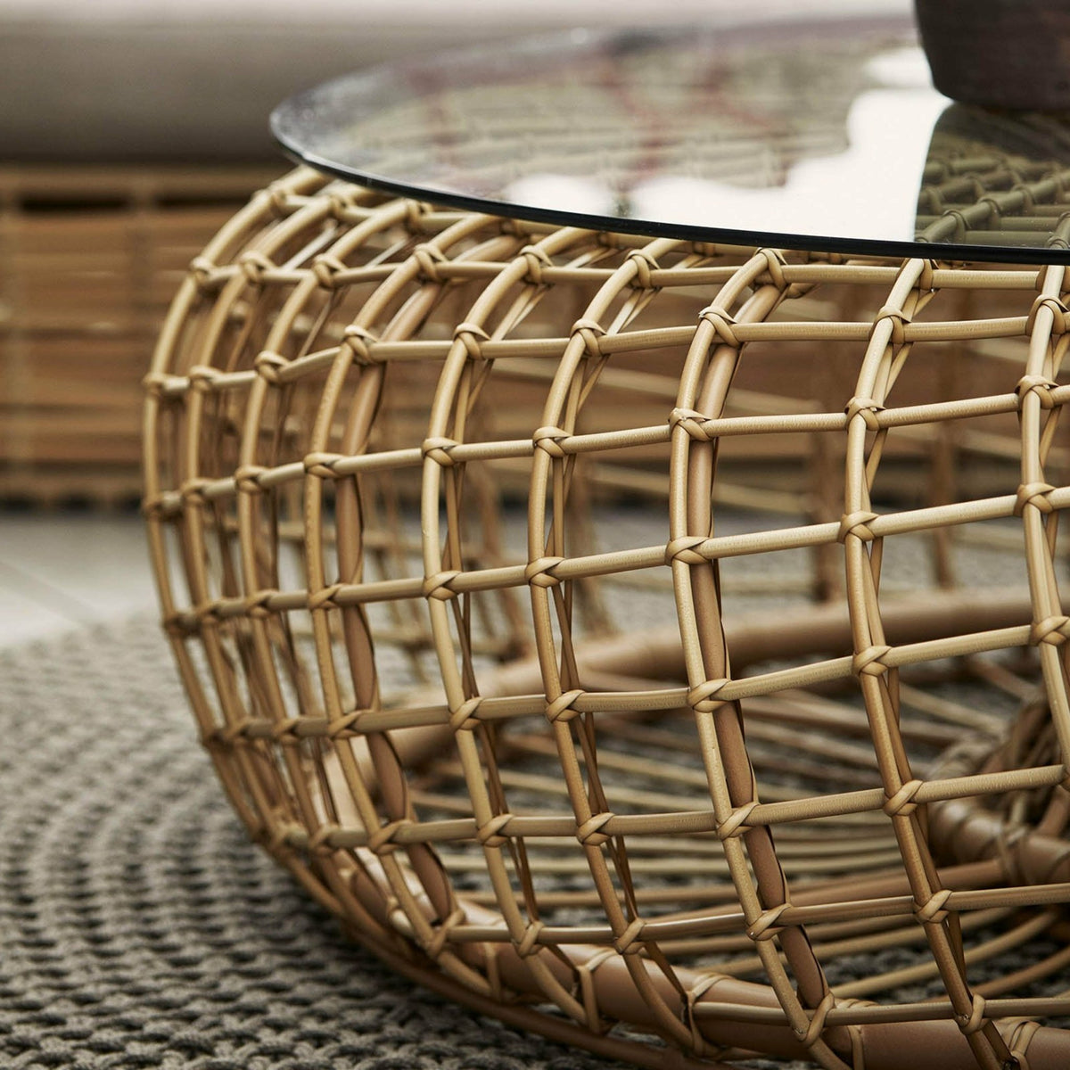 Table basse de jardin en cannage noir Nest - Cane-Line - The Cool Republic