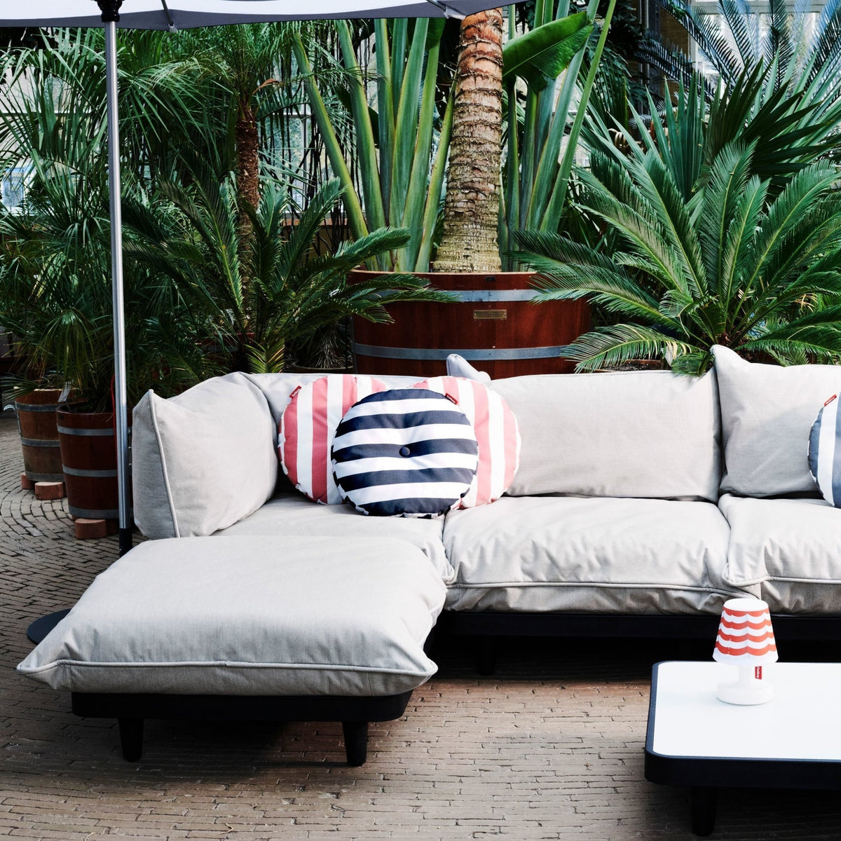 Table basse de jardin grise beige Paletti - Fatboy - The Cool Republic