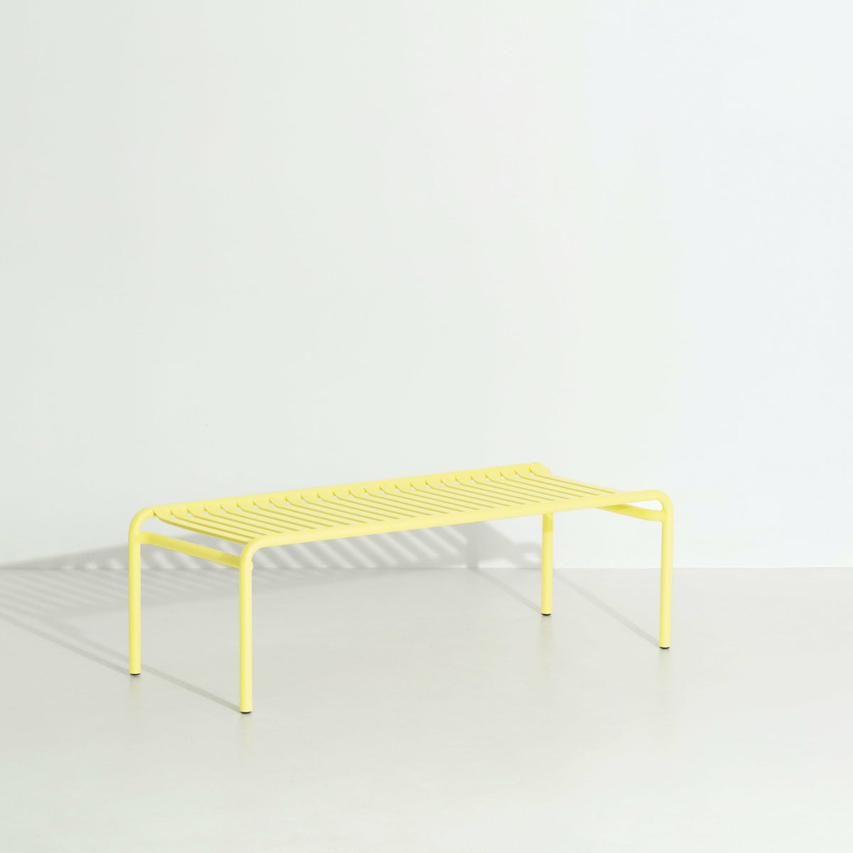 Table basse de jardin jaune 127 cm Week end - Petite friture - The Cool Republic