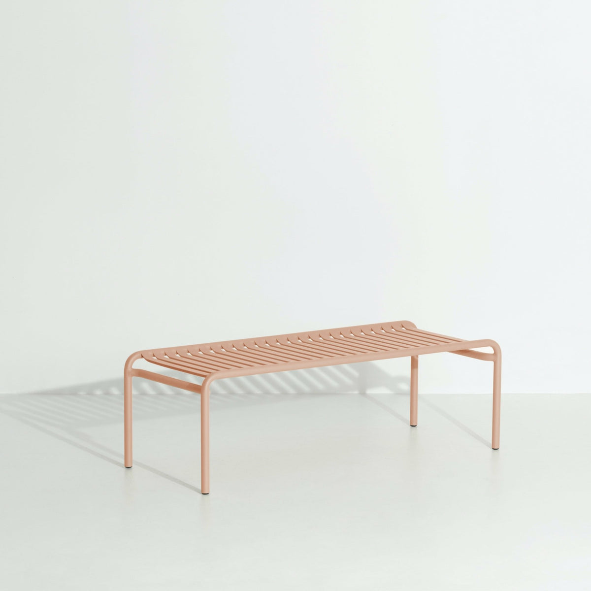 Table basse de jardin rose blush 127 cm Week end - Petite friture - The Cool Republic