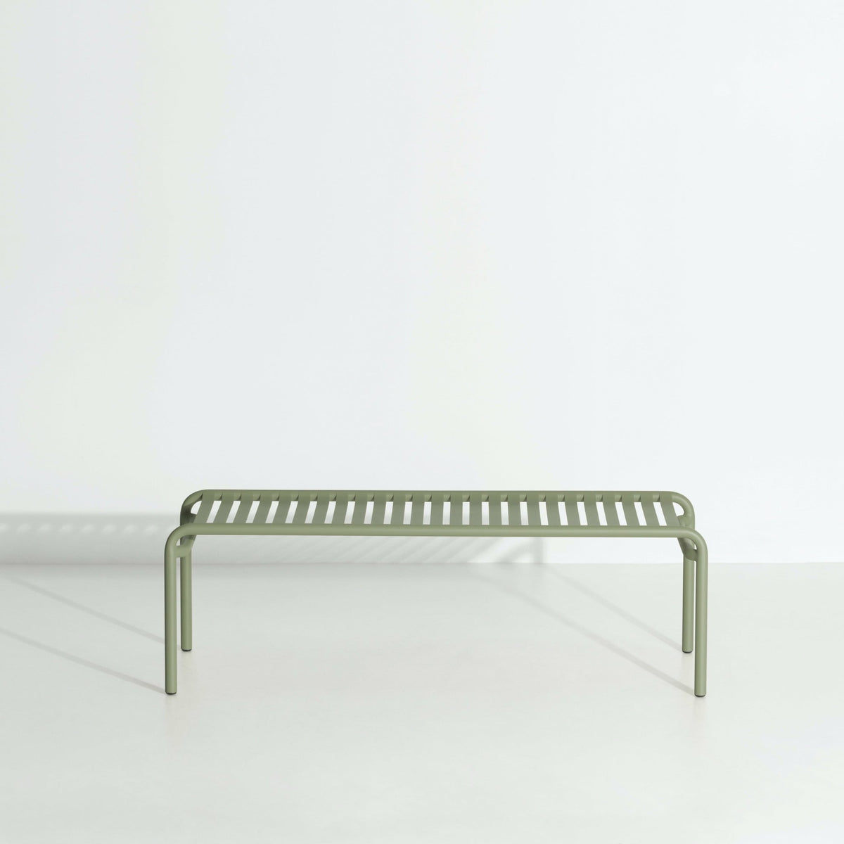 Table basse de jardin vert jade 127 cm Week end - Petite friture - The Cool Republic