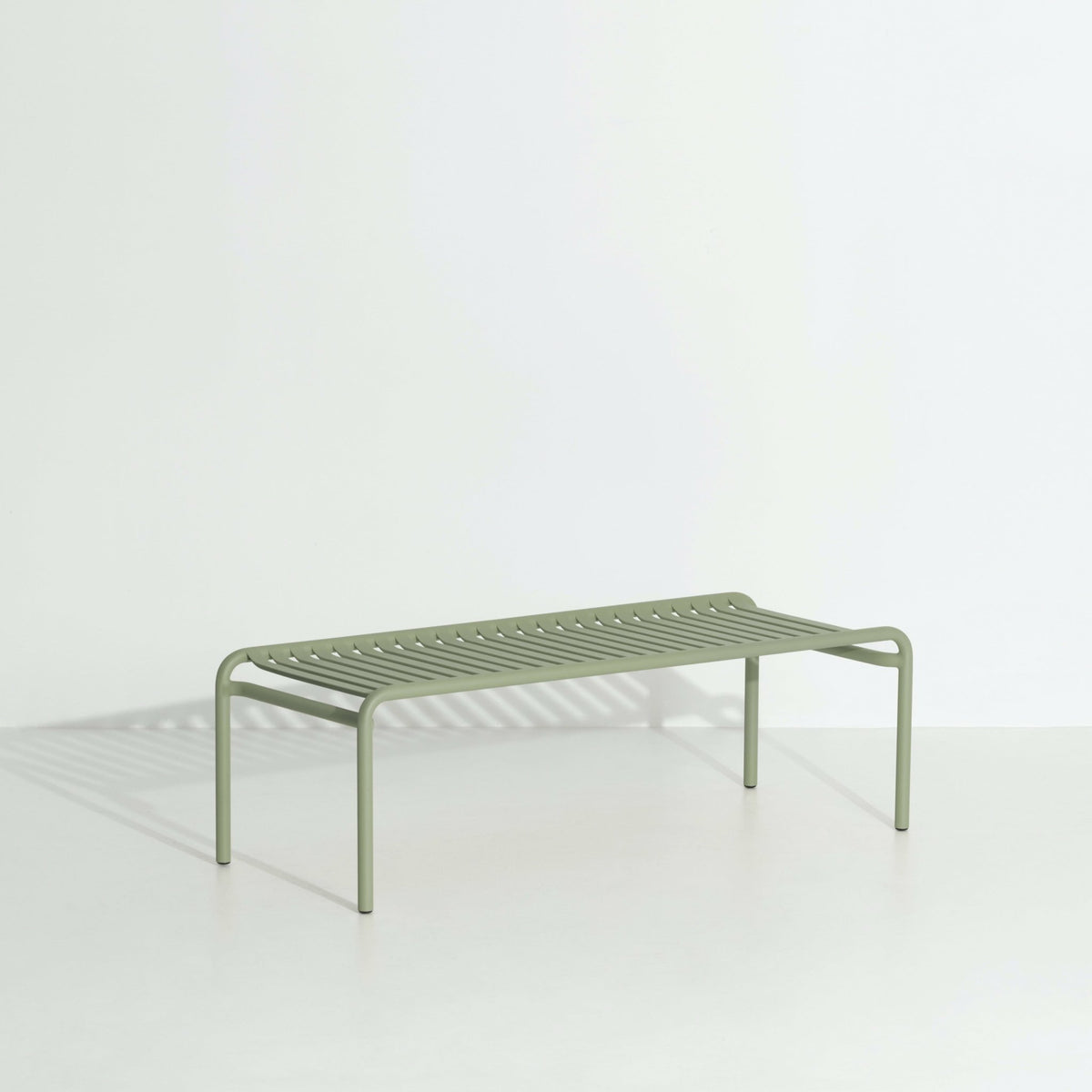 Table basse de jardin vert jade 127 cm Week end - Petite friture - The Cool Republic