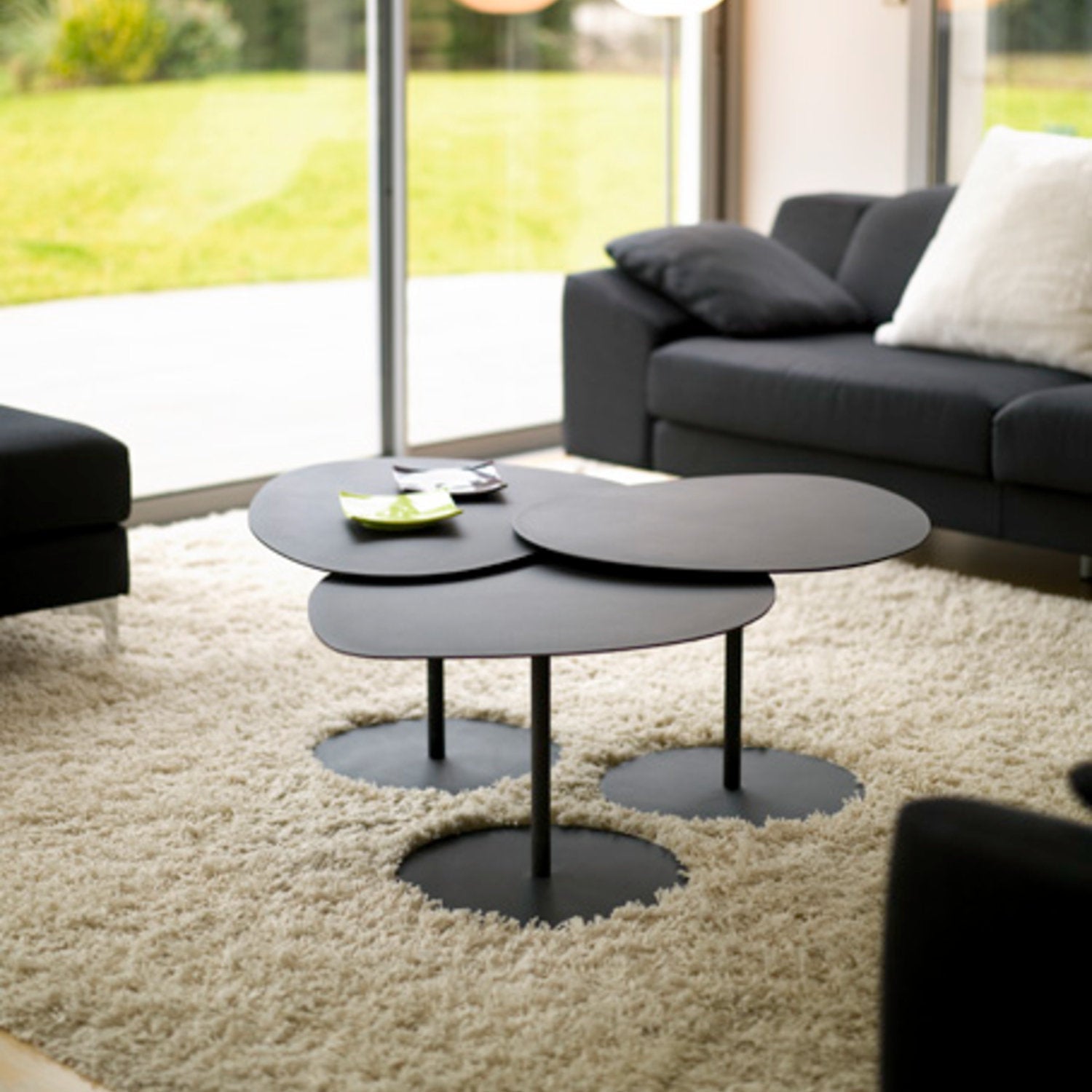 Table basse en acier blanc Galet n°2 - Matière Grise - The Cool Republic
