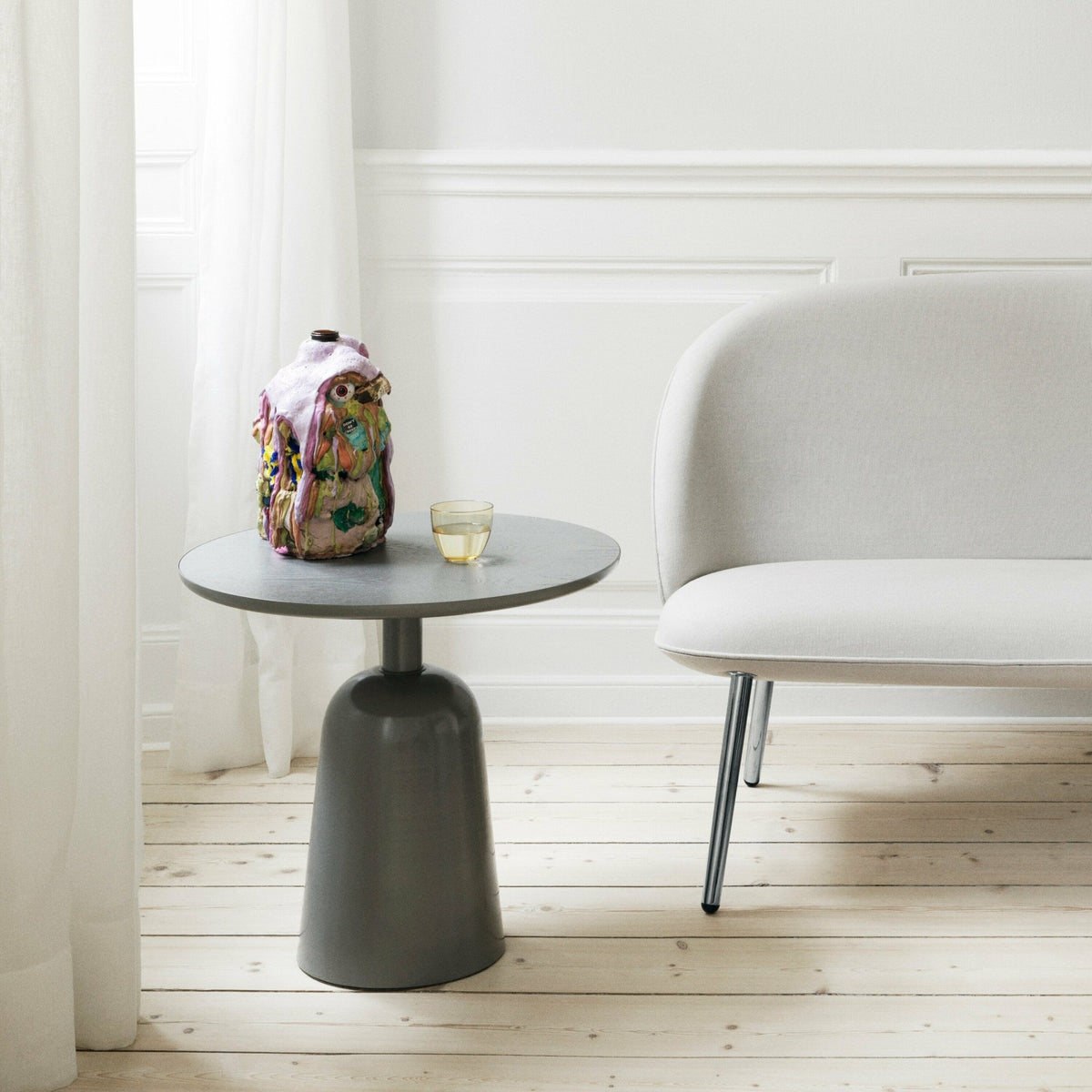 Table basse en acier grise Turn table Grey - Normann Copenhagen - The Cool Republic
