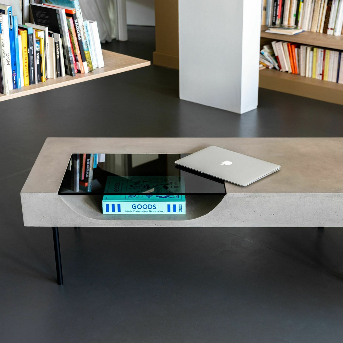 Table basse en béton et acier Curb - Lyon Béton - The Cool Republic
