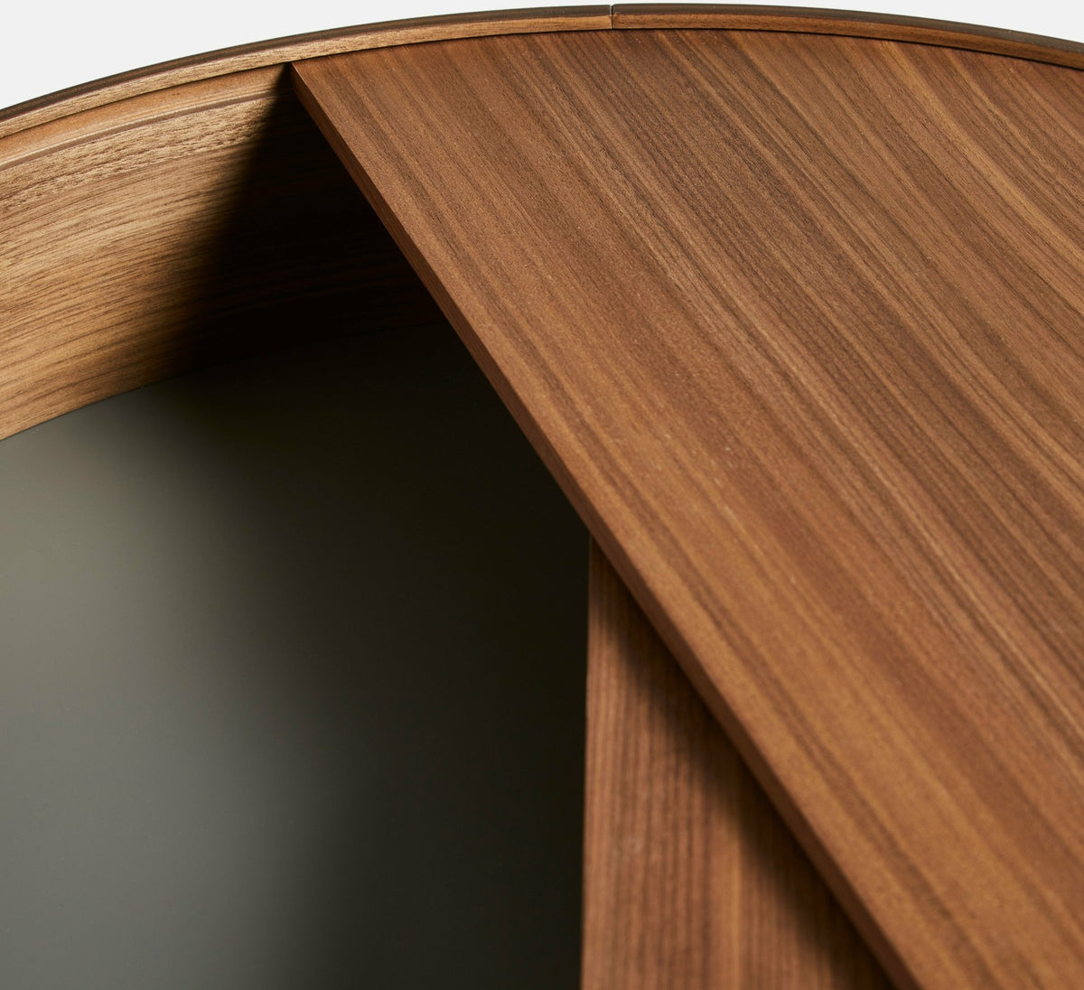Table basse en bois de noyer 66x38cm Arc - Woud - The Cool Republic