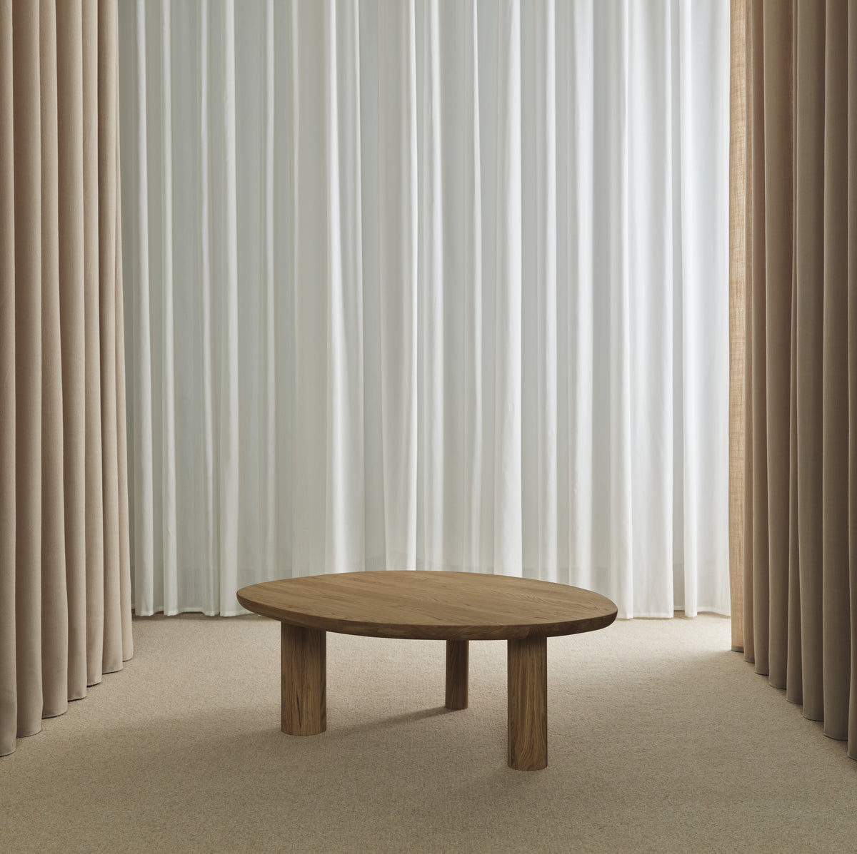 Table basse en chêne huilé massif 98,50x80x39cm Latch - Bolia