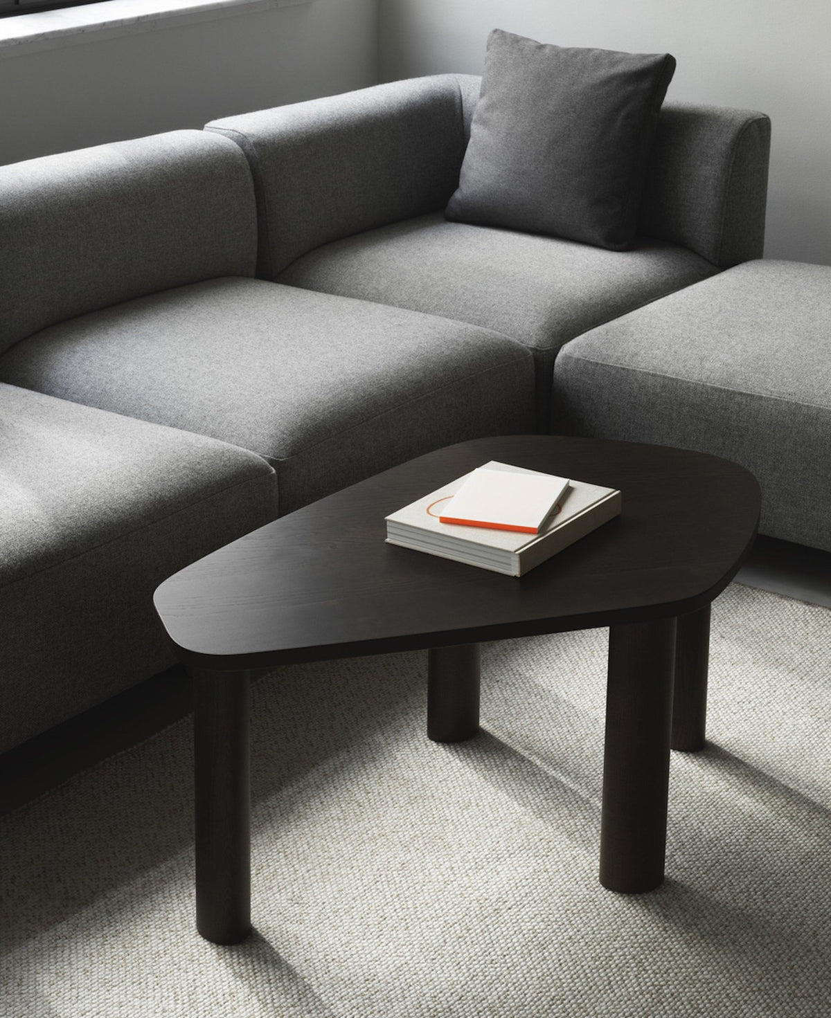 Table basse en frêne 109 x 47 cm Sculp - Normann Copenhagen - The Cool Republic