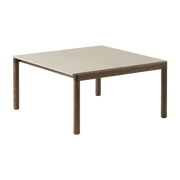 Table basse en grès beige sable lisse et chêne foncé 85 x 80 cm Couple - Muuto - The Cool Republic