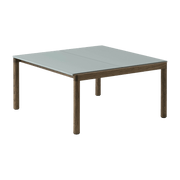 Table basse en grès bleu pâle lisse et chêne foncé 85 x 80 cm Couple - Muuto - The Cool Republic