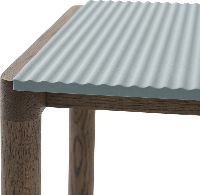 Table basse en grès bleu pâle wavy et chêne naturel 85 x 120 cm Couple - Muuto - The Cool Republic