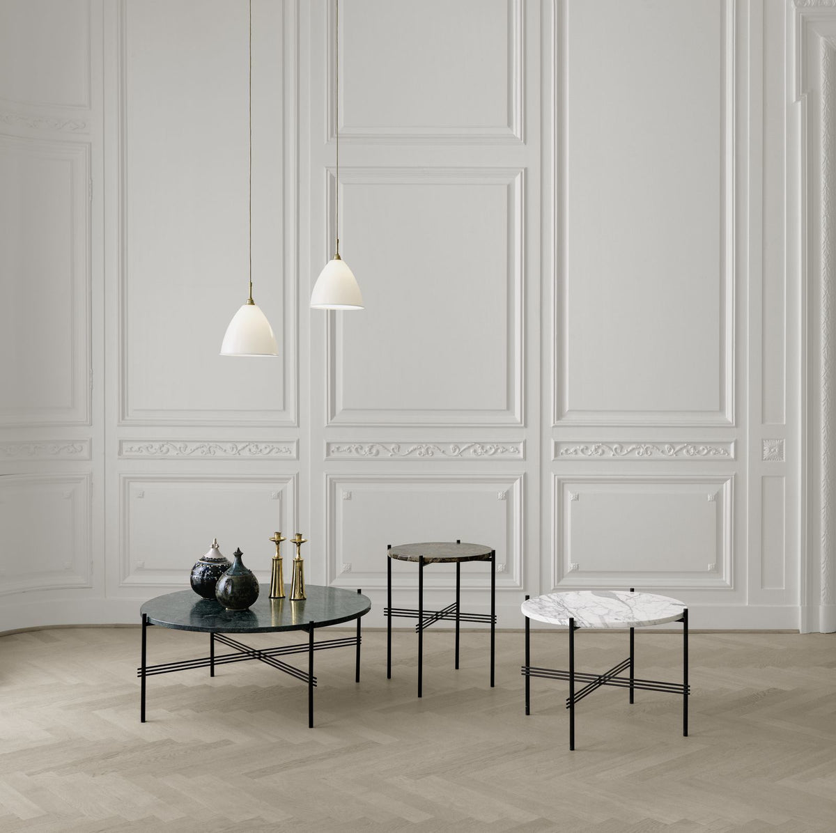 Table basse en laiton et marbre noir 80 cm TS - Gubi - The Cool Republic
