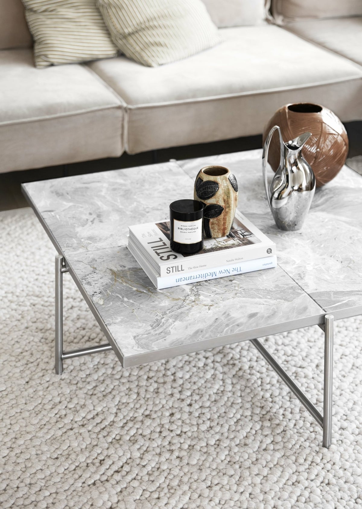 Table basse en marbre blanc et piètements en acier inoxydable Coffee 90 - Handvärk - The Cool Republic