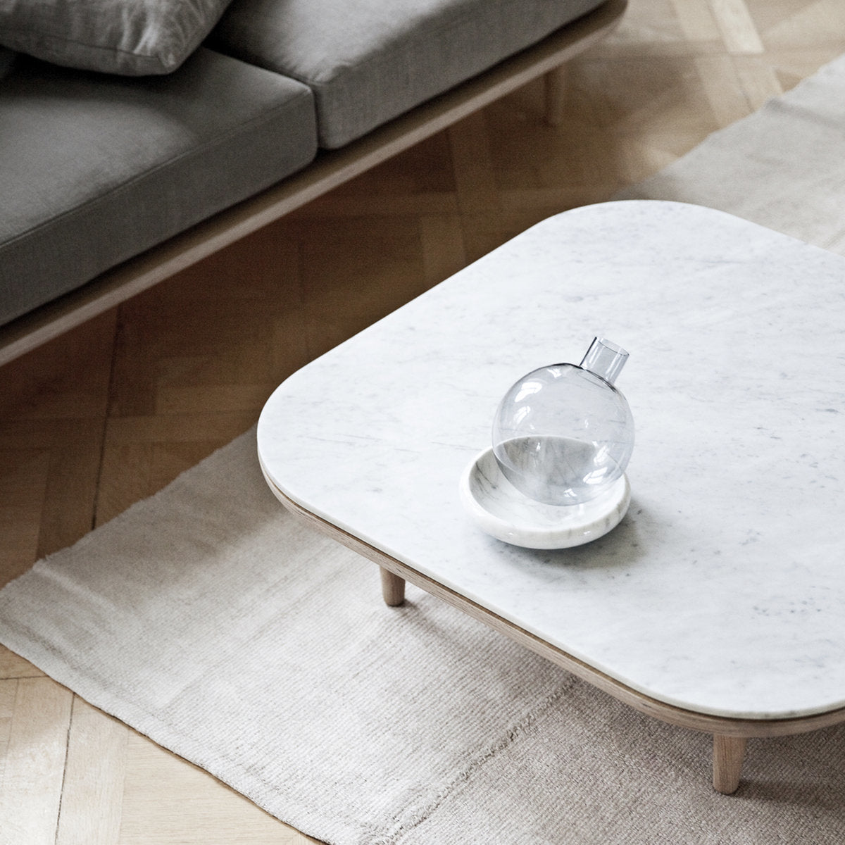 Table basse en marbre blanc Fly SC11 - &tradition - The Cool Republic