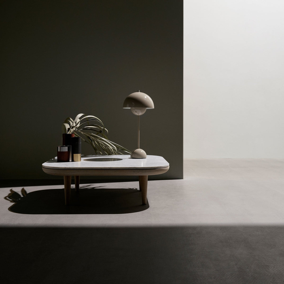 Table basse en marbre blanc Fly SC4 - &tradition - The Cool Republic
