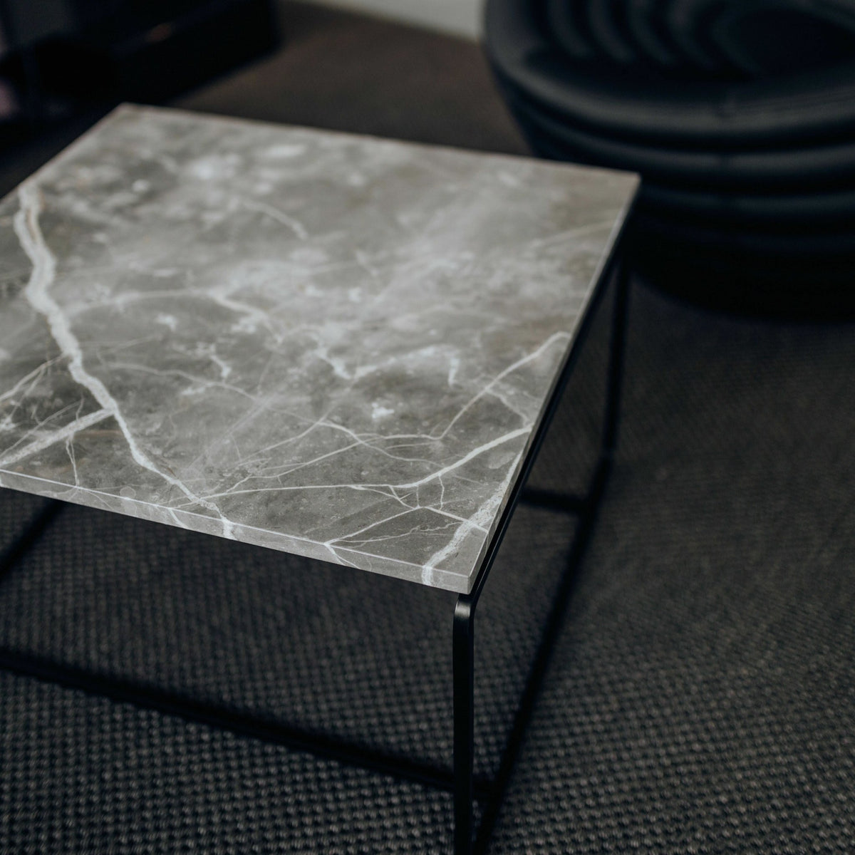 Coffee table in marbre grey Form-A - Un'Common - The Cool Republic