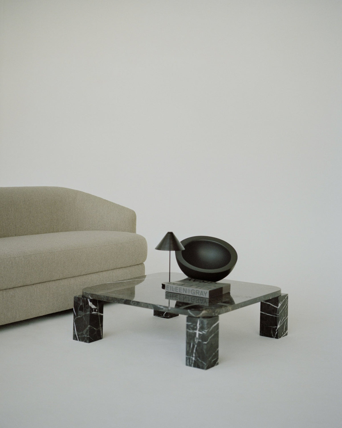 Table basse en marbre noir costa 82 x 82 cm - New works - The Cool Republic
