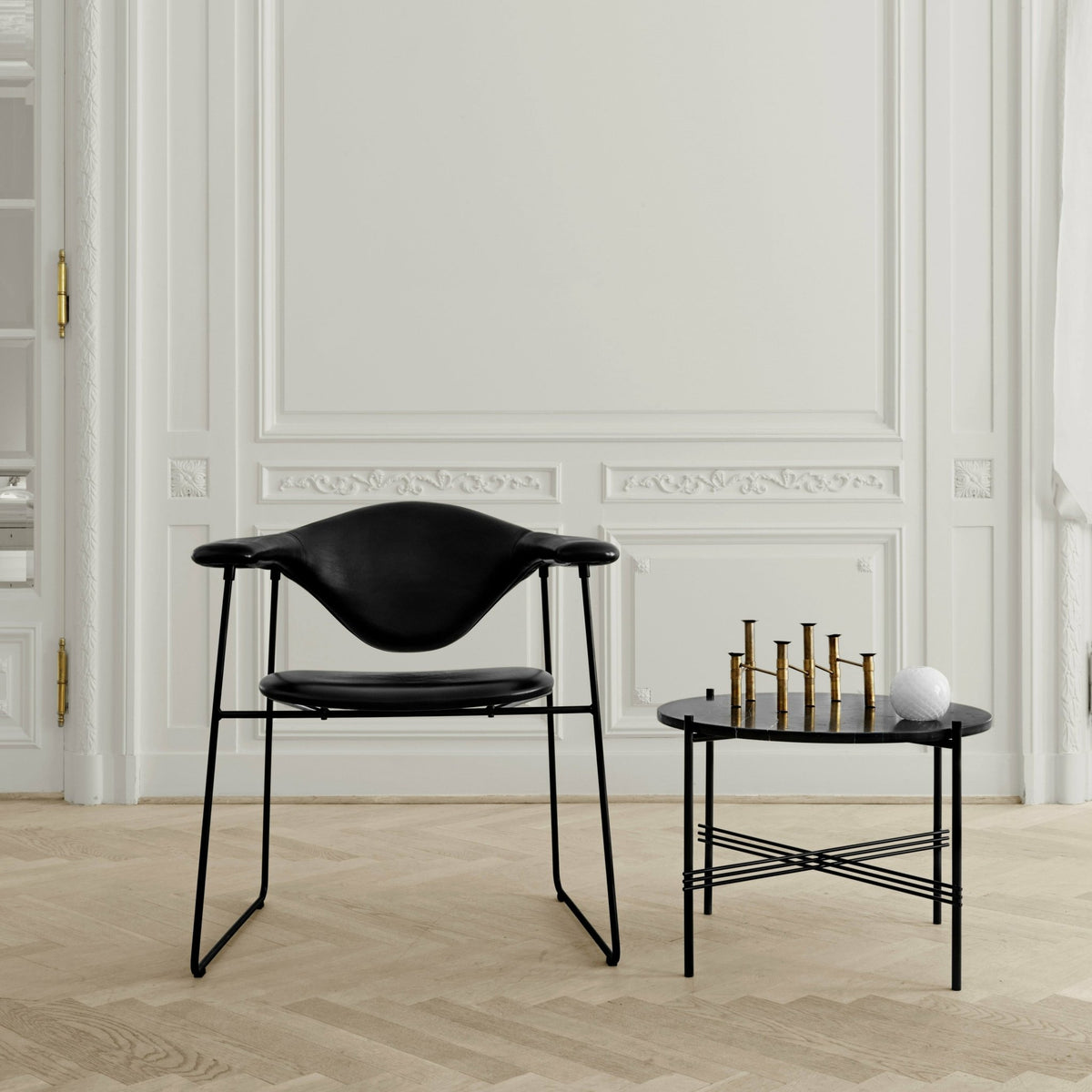 Table basse en marbre noir marquina 55 cm TS - Gubi - The Cool Republic