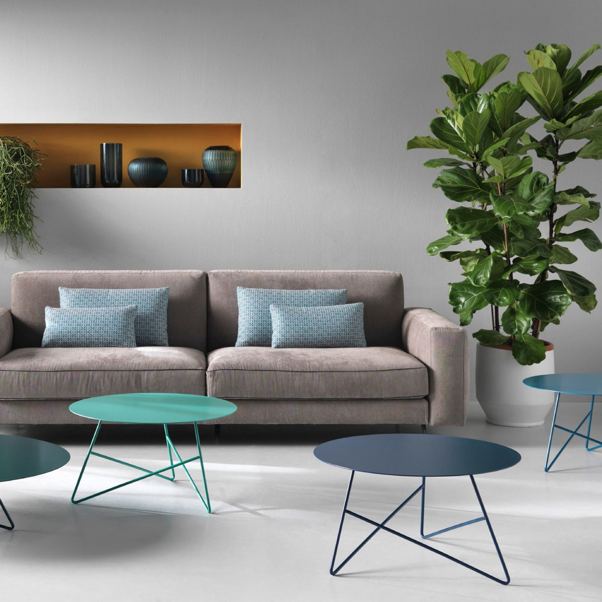Table basse en métal bleu Ermione 65 - Meme Design - The Cool Republic