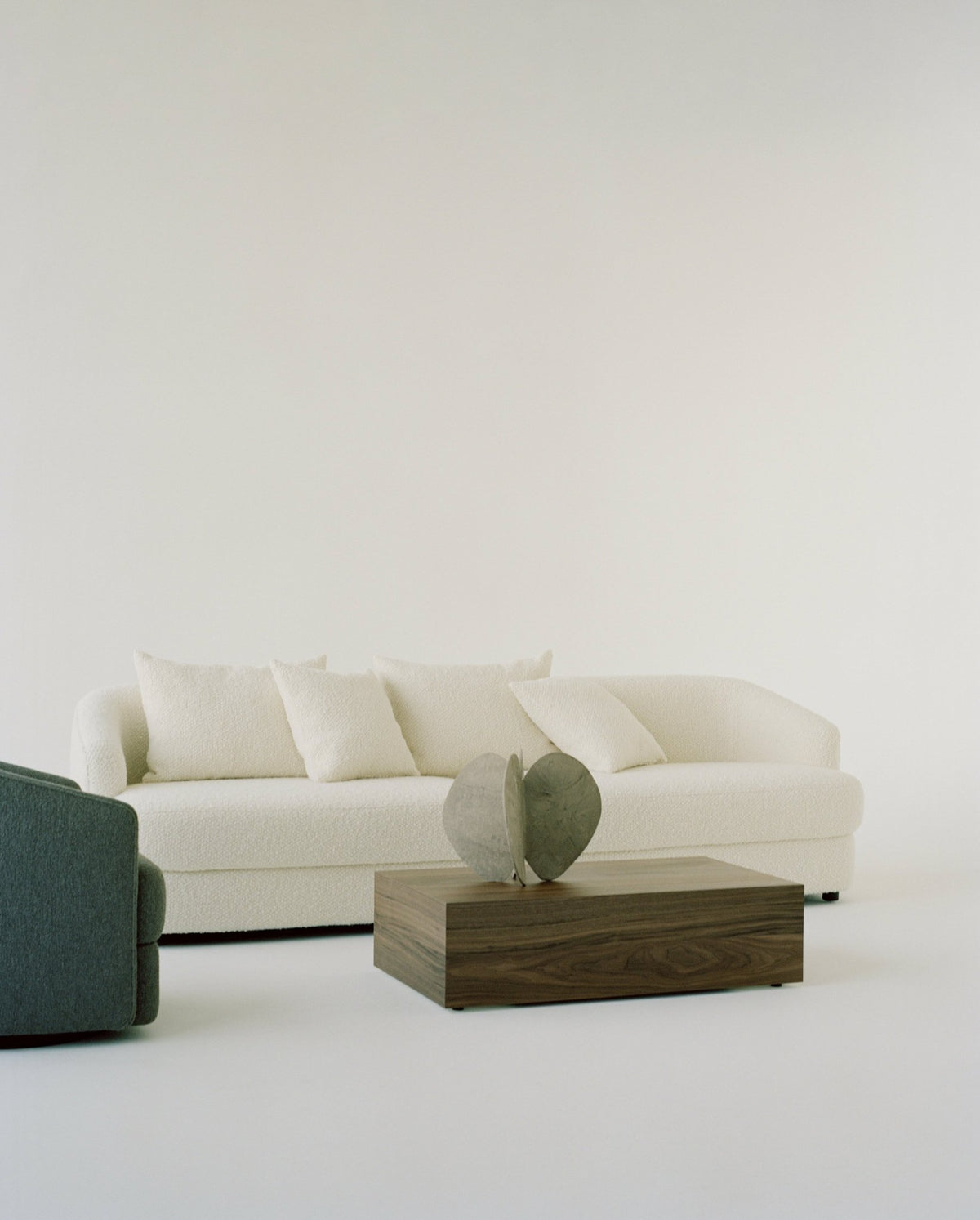 Table basse en noyer 103 x 60 cm Mass High - New works - The Cool Republic