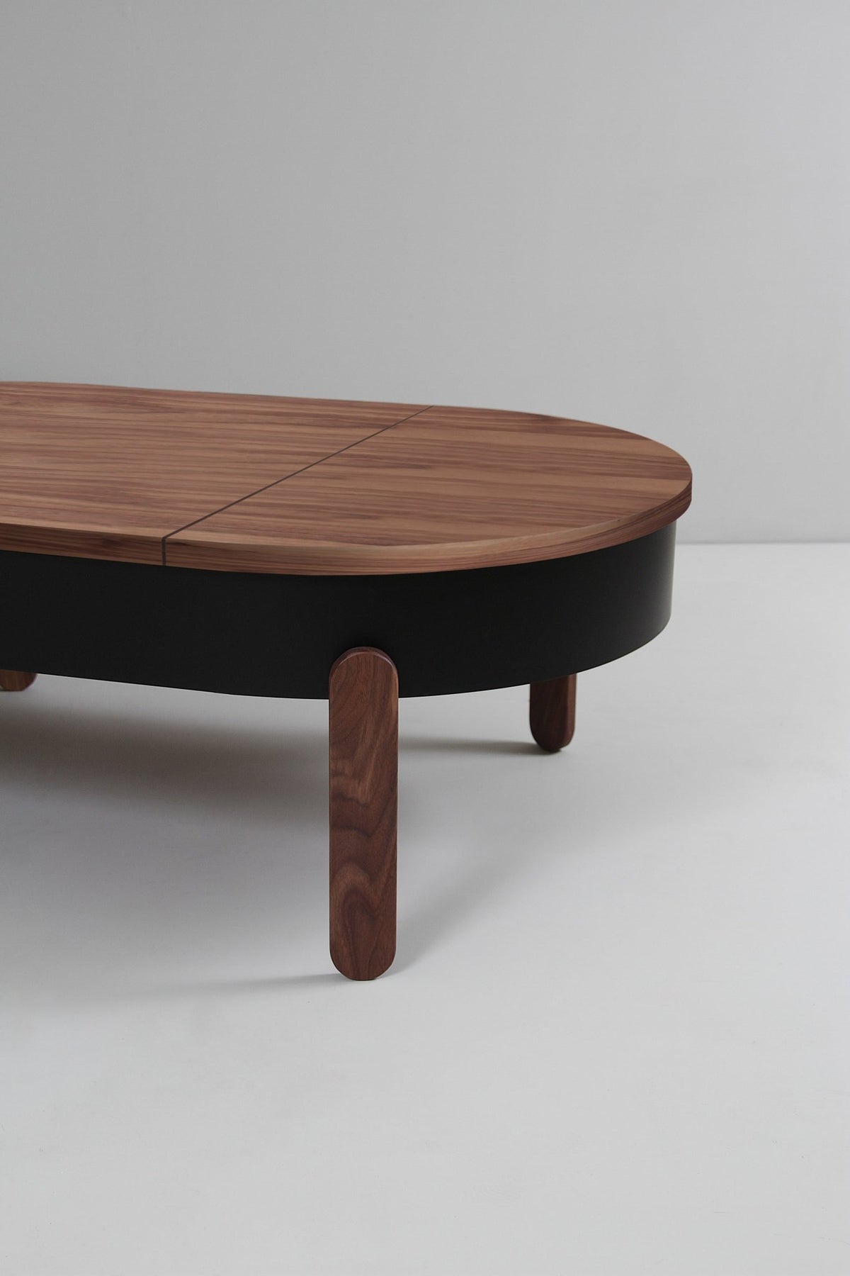 Table basse en noyer et noire 100 cm Batea - Woodendot - The Cool Republic
