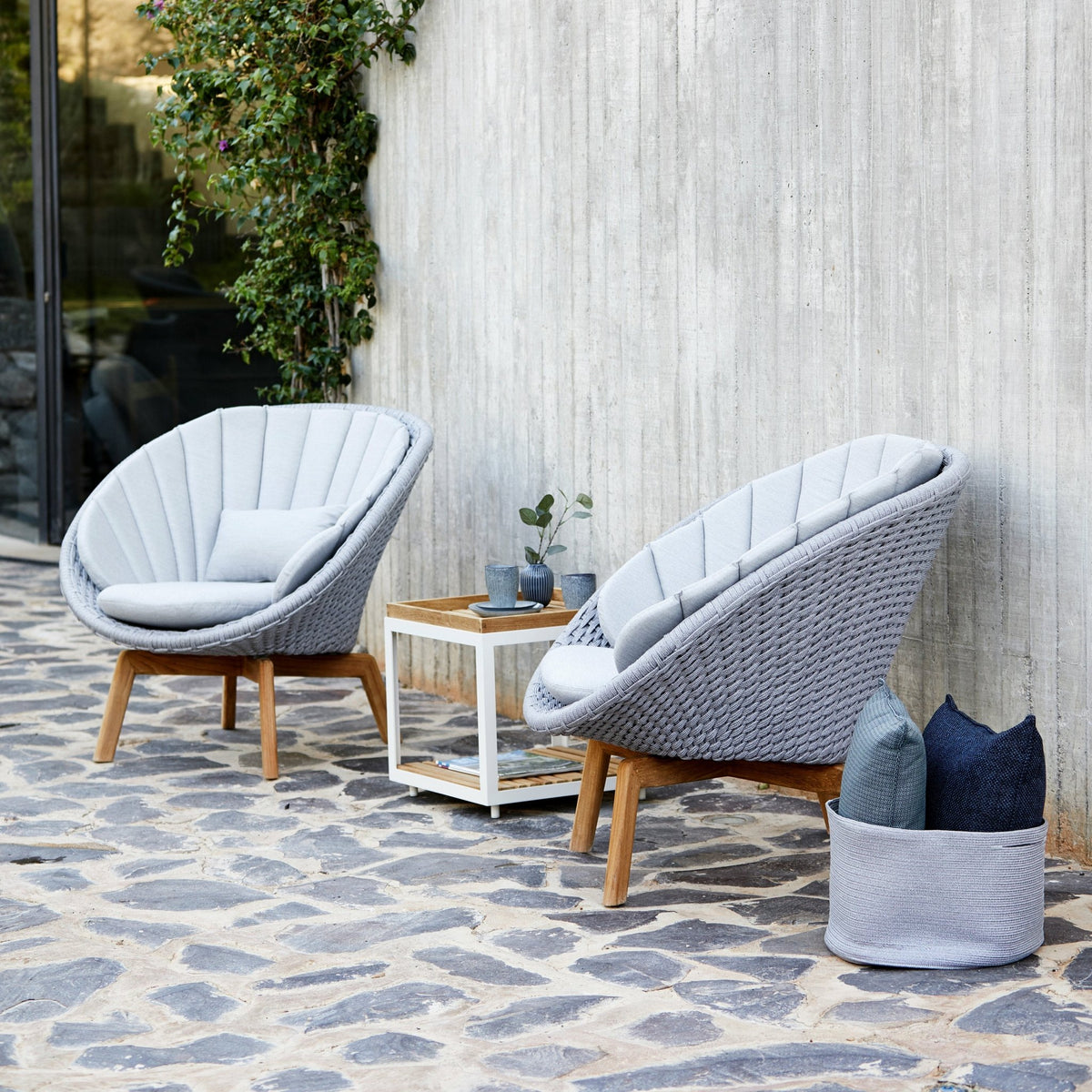 Table basse en teck et cadre blanc 48x48 cm Level - Cane-Line - The Cool Republic