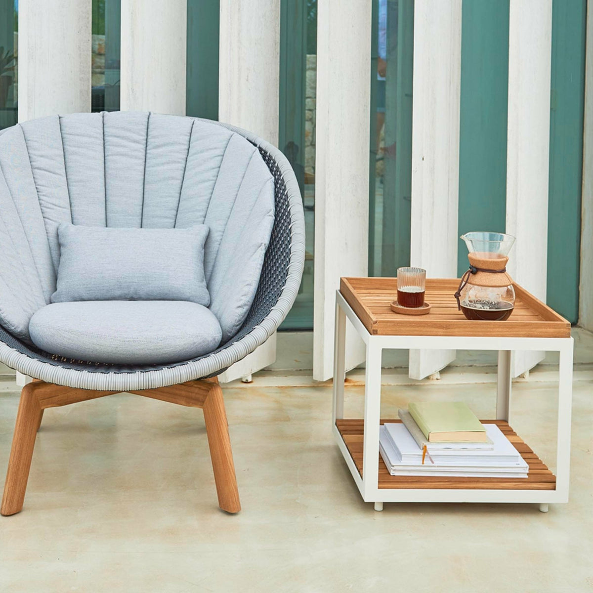 Table basse en teck et cadre blanc 48x48 cm Level - Cane-Line - The Cool Republic