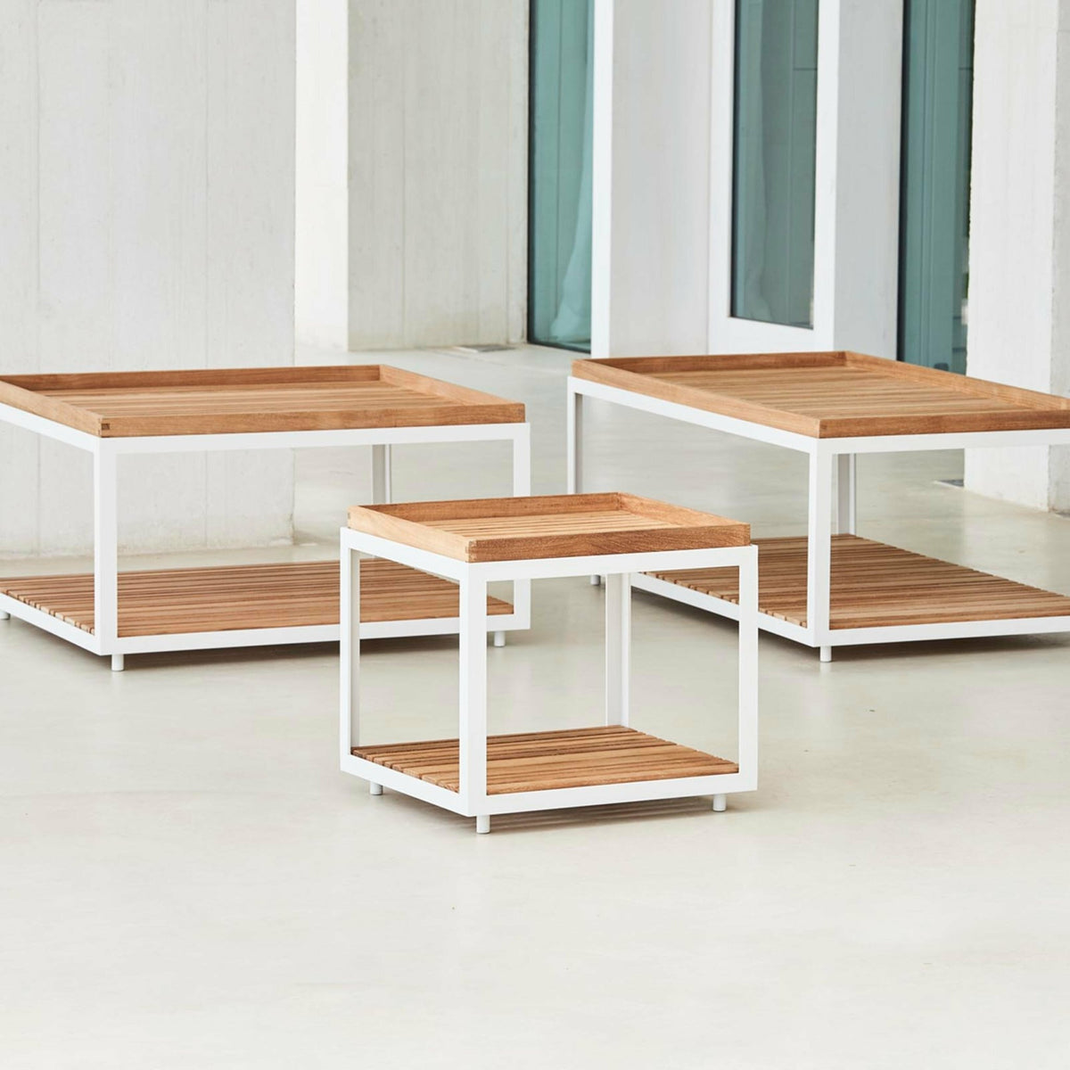Table basse en teck et cadre blanc 48x48 cm Level - Cane-Line - The Cool Republic