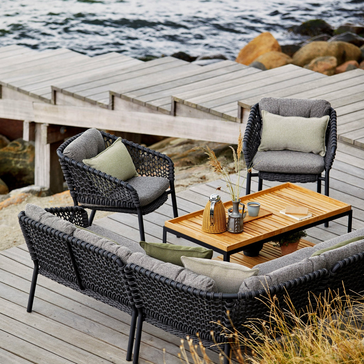 Table basse en teck et cadre noir 122x62 cm Level - Cane-Line - The Cool Republic