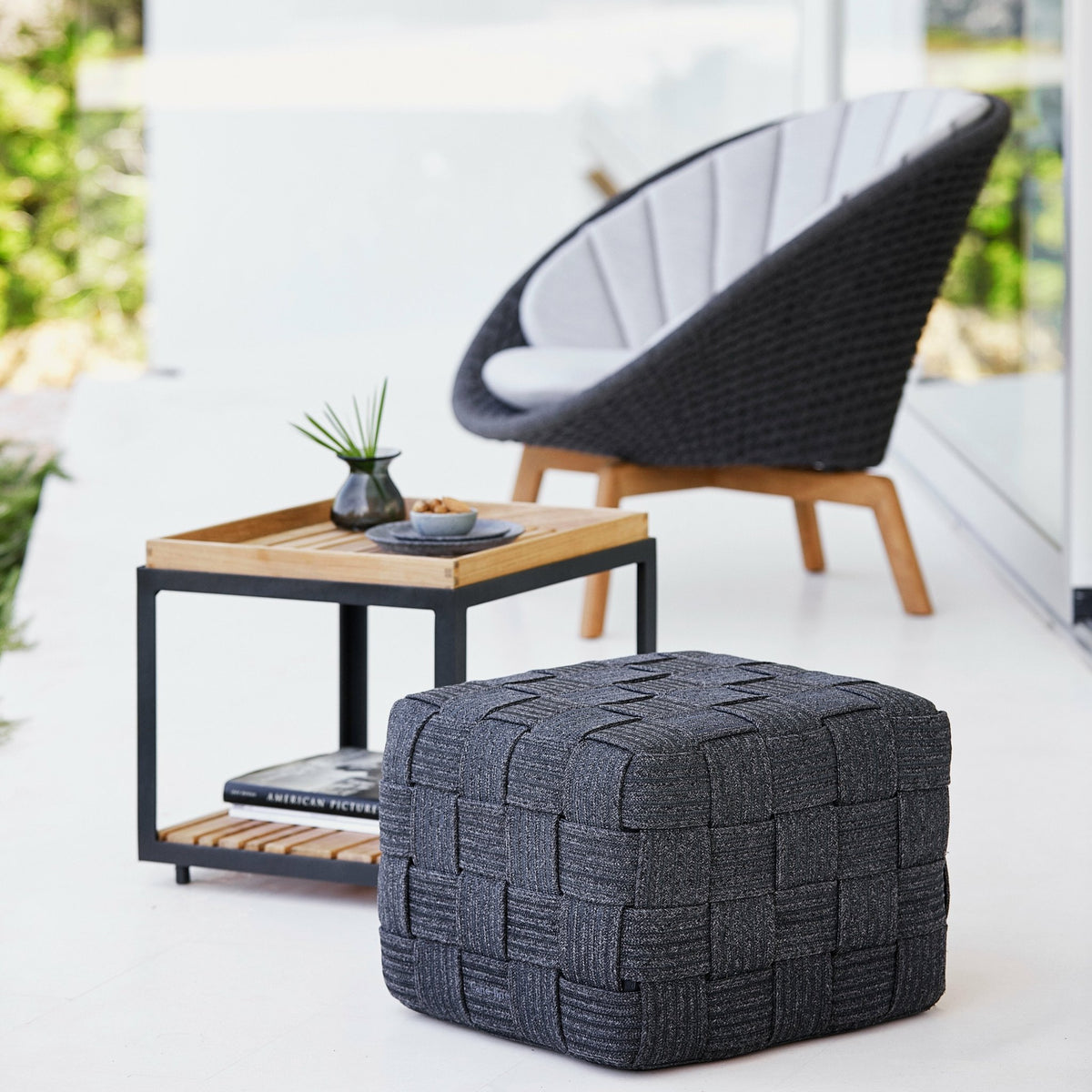 Table basse en teck et cadre noir 48x48 cm Level - Cane-Line - The Cool Republic