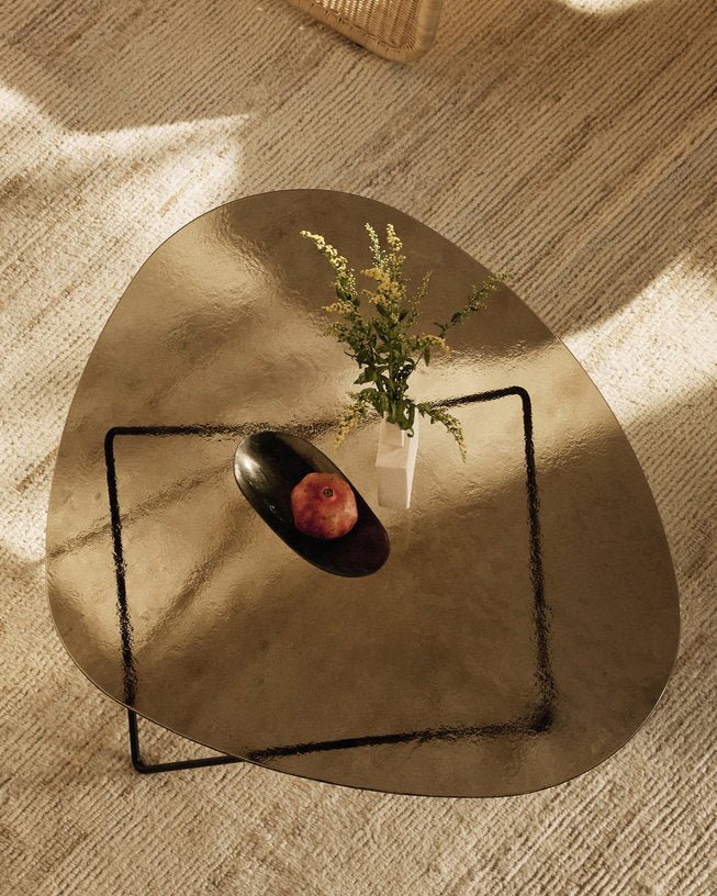 Table basse en verre structuré bronze et laiton 106cm Pedrera - Gubi - The Cool Republic